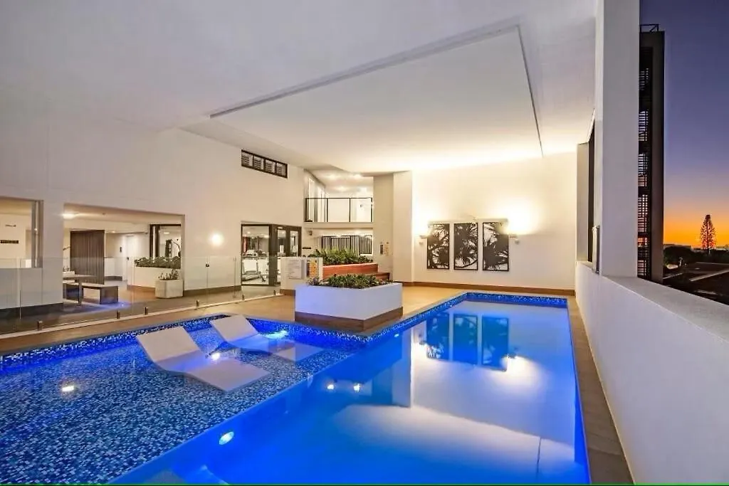 Beach Luxury Upmarket 2B 2B Ocean Views 250M To Buddina Beach! 公寓