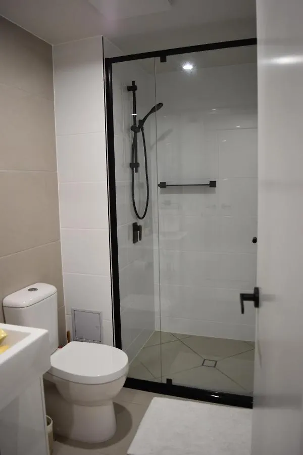 Beach Luxury Upmarket 2B 2B Ocean Views 250M To Buddina Beach! Apartament